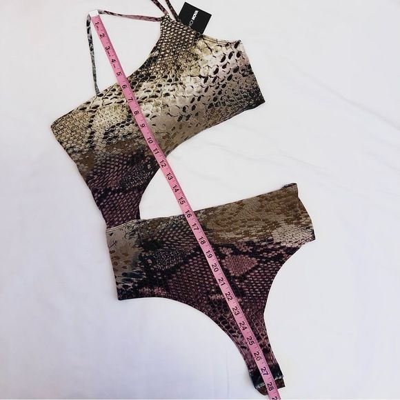 NWT FASHION NOVA Serpent Queendom Cut Out Bodysuit - Picture 4 of 5